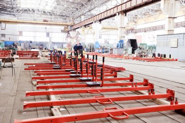 bitki üzerinde metal yapılar