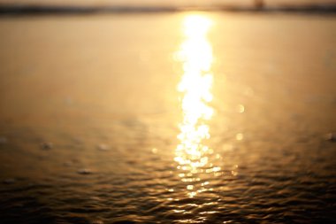 gün batımında denizde yaz 