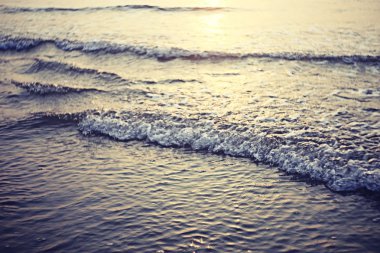 gün batımında denizde yaz 