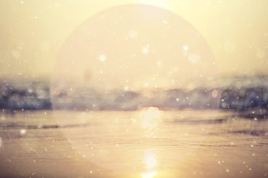 denizin üzerinde arka plan günbatımı