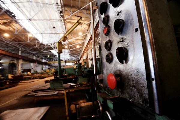 Fábrica industrial em segundo plano — Fotografia de Stock