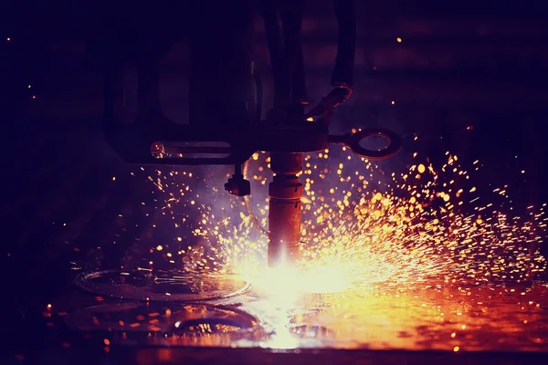 Plasma cutting of metal — Stock Photo, Image