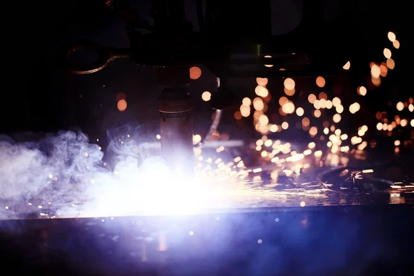 Corte a plasma de metal — Fotografia de Stock