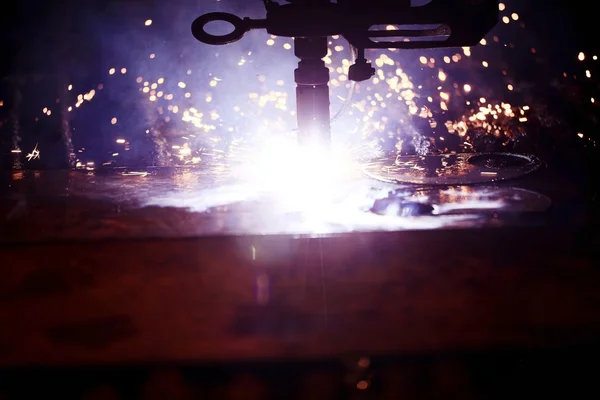 Corte a plasma de metal — Fotografia de Stock