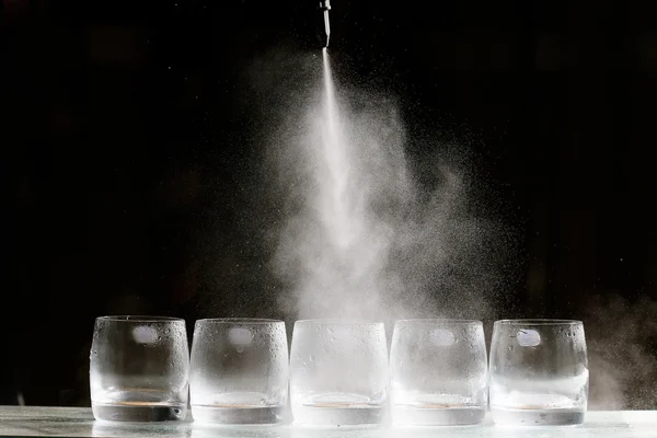 Газ в стаканах азота — стоковое фото
