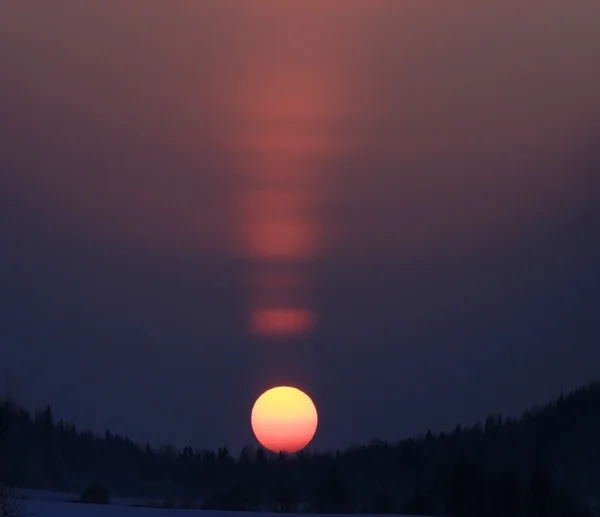 Zonsondergang in de prachtige winter — Stockfoto