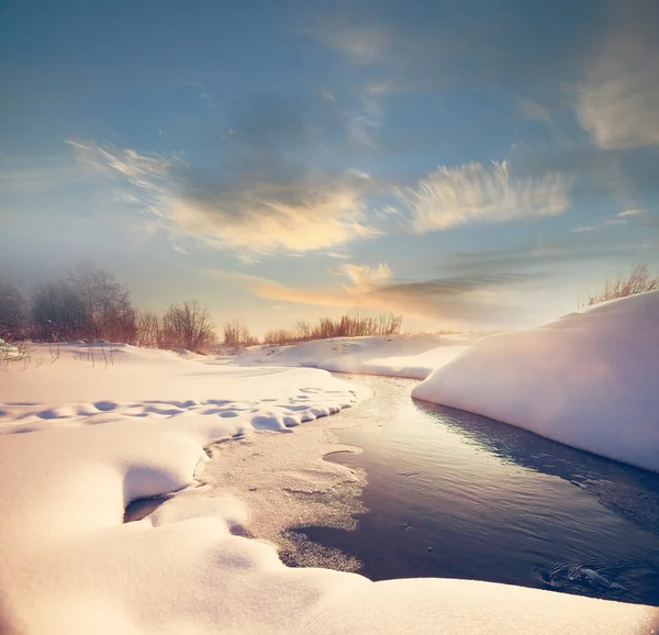 Marche sur la neige du ruisseau Photo De Stock