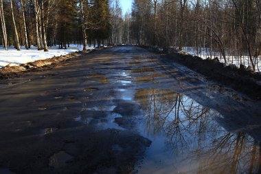 kırık yol bahar delik