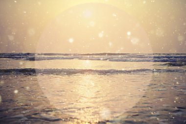 denizin üzerinde arka plan günbatımı