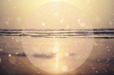 denizin üzerinde arka plan günbatımı