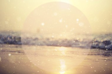 denizin üzerinde arka plan günbatımı