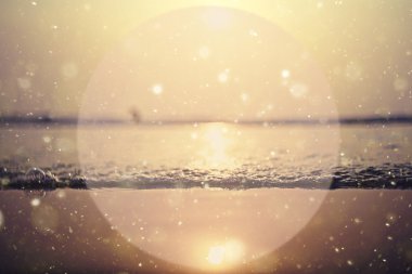 denizin üzerinde arka plan günbatımı