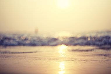 gün batımında denizde yaz 