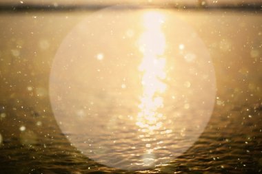 denizin üzerinde arka plan günbatımı