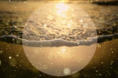 denizin üzerinde arka plan günbatımı