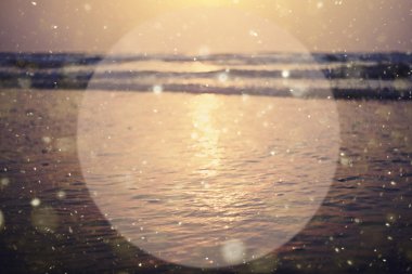 denizin üzerinde arka plan günbatımı