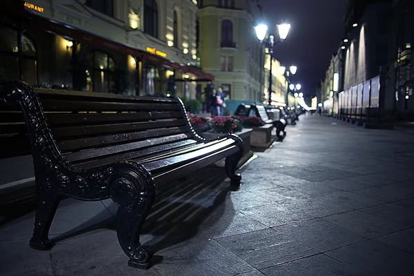 Banco al aire libre en la ciudad —  Fotos de Stock