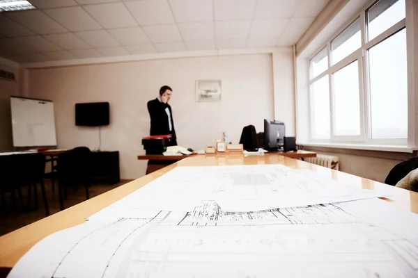 Ingenieur im Büro — Stockfoto