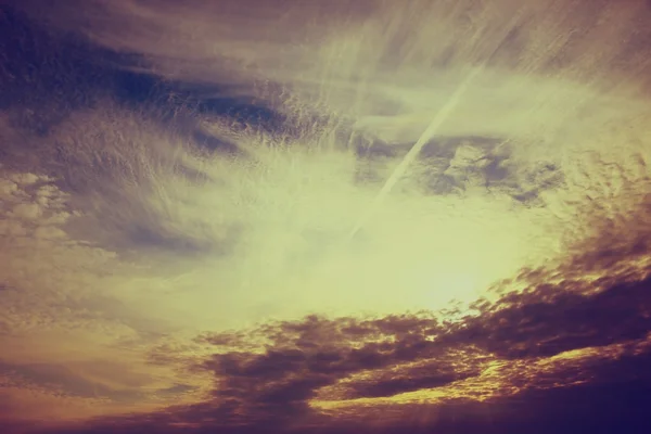 Хмари на фоні заходу сонця — стокове фото