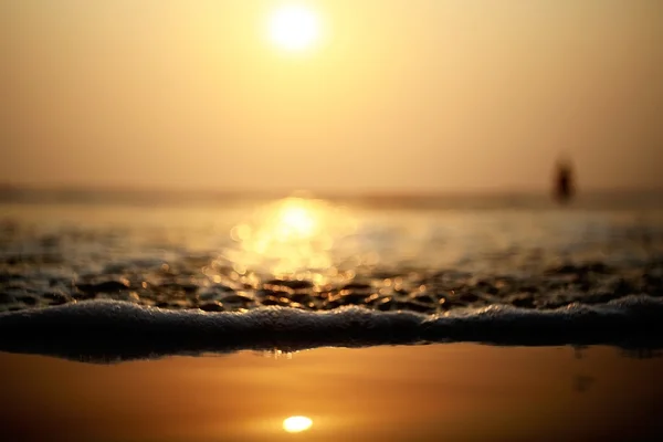 Coucher de soleil sur la mer en été — Photo