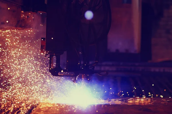 Plasma cutting of metal — Stock Photo, Image