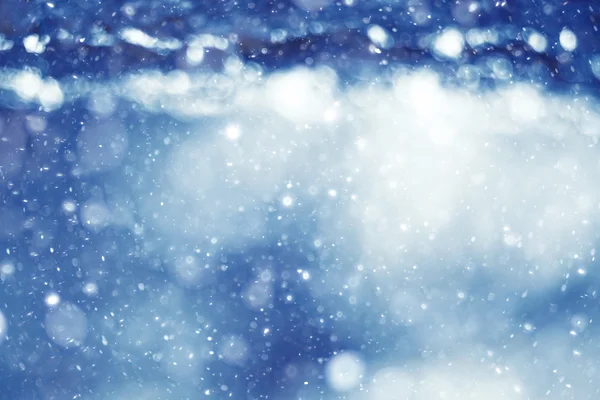 Bleu argenté fait ressortir la pluie de neige — Photo