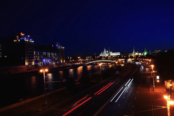 Gece trafik kış City — Stok fotoğraf