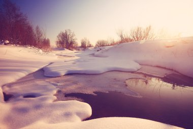 Creek kar üzerinde Mart