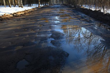 kırık yol bahar delik