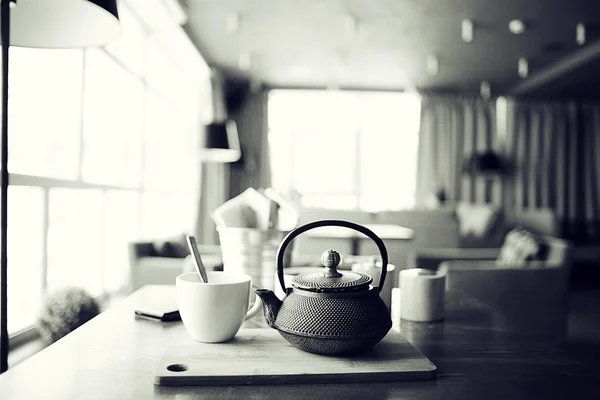 茶杯放在桌上 — 图库照片