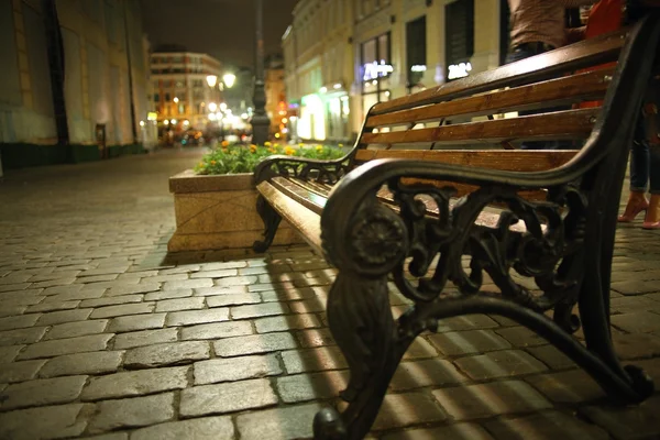 Banco al aire libre en la ciudad — Foto de Stock