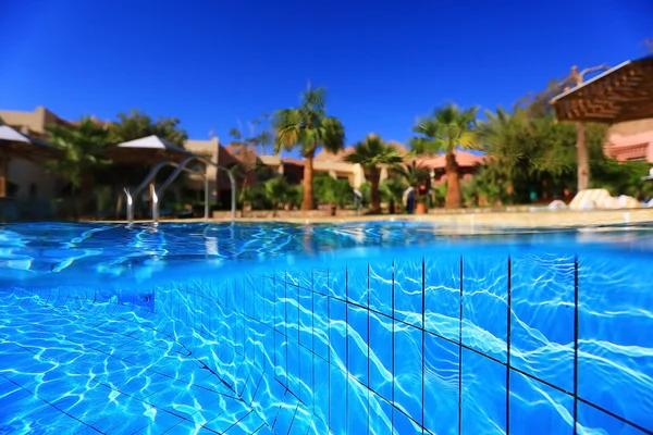 Hotel resort pool — Stock Photo, Image