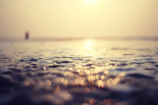 Zonsondergang op zee in de zomer — Stockfoto
