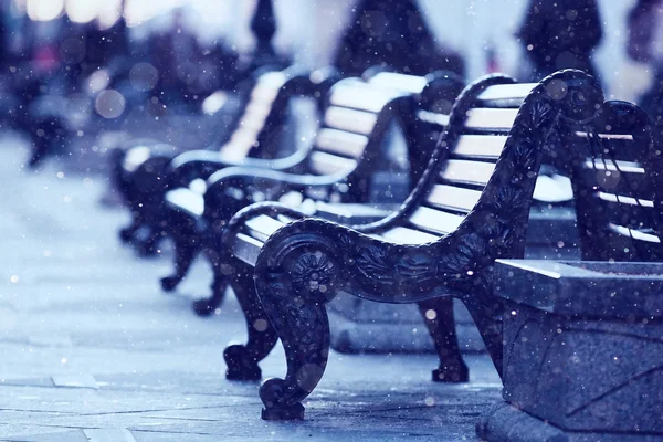 Winter landscape with views of the city benches — Stock Photo, Image