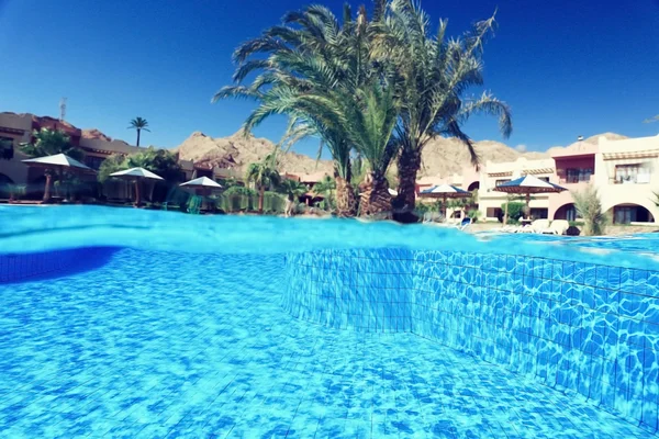 Hotel resort pool — Stockfoto