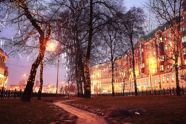 Night winter landscape in the alley — Stock Photo, Image