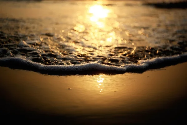 Pôr do sol no mar no verão — Fotografia de Stock