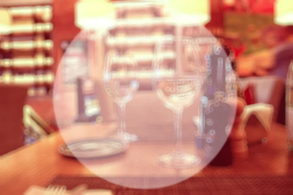 在餐厅的内部玻璃器皿 — 图库照片