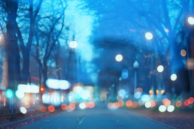 Akşam ışıkları arka planı bulanıklaştırdı. Sonbahar, soyut şehir arka planı, sonbahar.