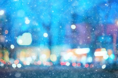 Soyut kar arka planda bulanık şehir ışıkları, kış tatili yeni yıl
