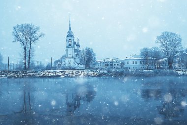 Vologda 'da dondurucu nehrin kıyısındaki kış manzarası kilisesi, Hristiyanlık vaftiz Rusya Noel' i.