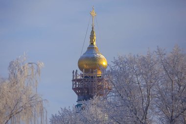 Vologda 'da dondurucu nehrin kıyısındaki kış manzarası kilisesi, Hristiyanlık vaftiz Rusya Noel' i.