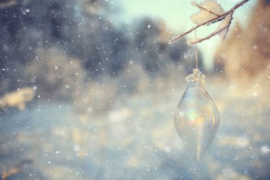 Cam Noel ağacı oyuncağı doğası, noel kartı Finlandiya, Laponya dekor manzarası