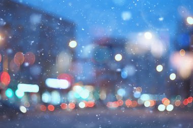 Soyut kar arka planda bulanık şehir ışıkları, kış tatili yeni yıl