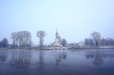Vologda 'da dondurucu nehrin kıyısındaki kış manzarası kilisesi, Hristiyanlık vaftiz Rusya Noel' i.