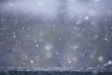 Bulanık arka plan kar yağışı doğası, soyut düşen kar taneleri tasarımı