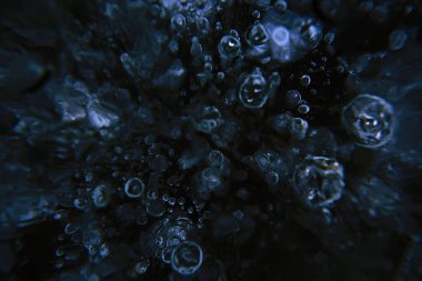 Buz kabarcıkları altında hava, soyut mevsimsel kış soğuk arka plan doğa dışında