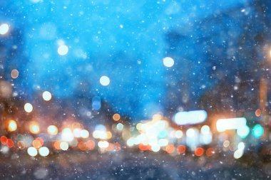 Soyut kar arka planda bulanık şehir ışıkları, kış tatili yeni yıl