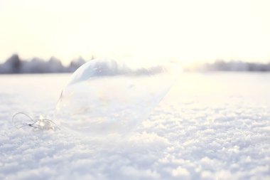 Cam Noel ağacı oyuncağı doğası, noel kartı Finlandiya, Laponya dekor manzarası