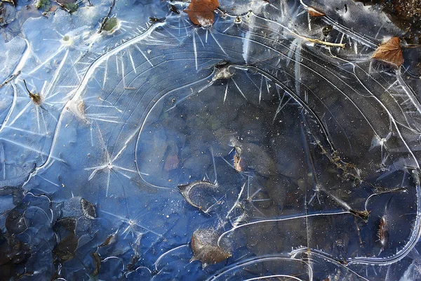 desen buz çatlakları, beyaz buz kristalleri, kış ayazı arka planı